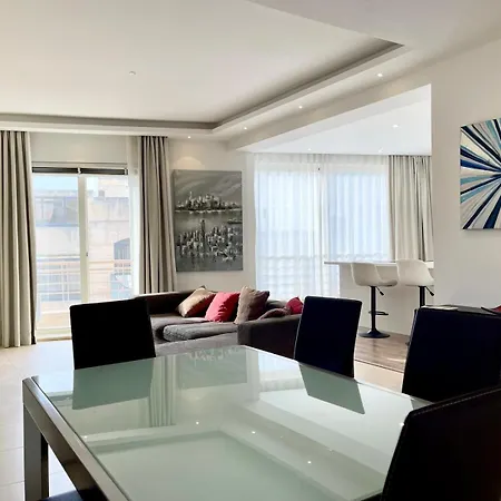Swieqi Family 3br Spacious And Bright I Cot & Highchair דירה